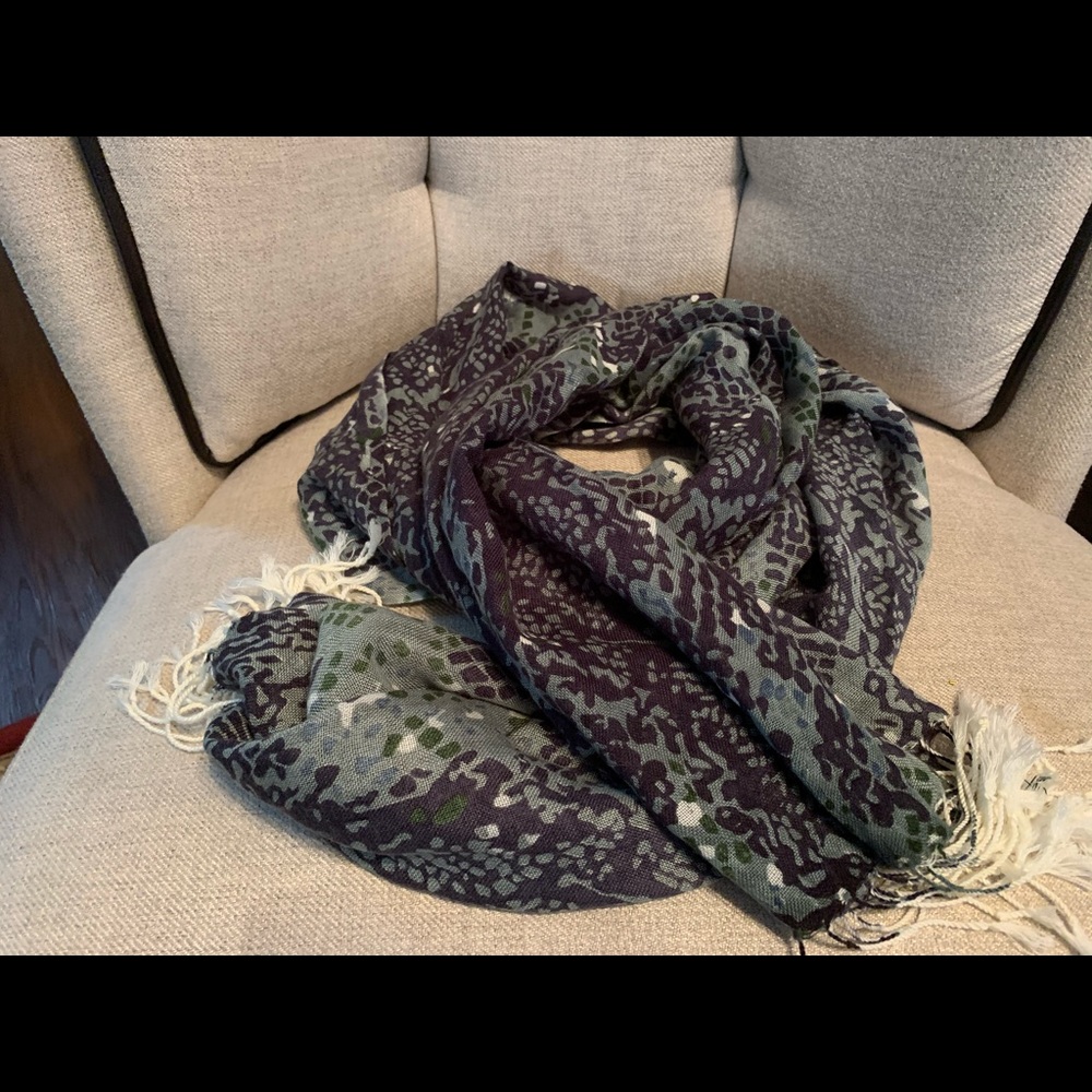 Beautiful scarf!